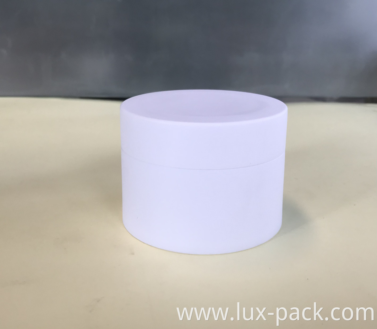 Hot Sale High Quality 80g Cosmetic Plastic White Cream Jar With Lid